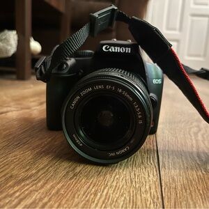 Canon Black DSLR with Zoom Lens